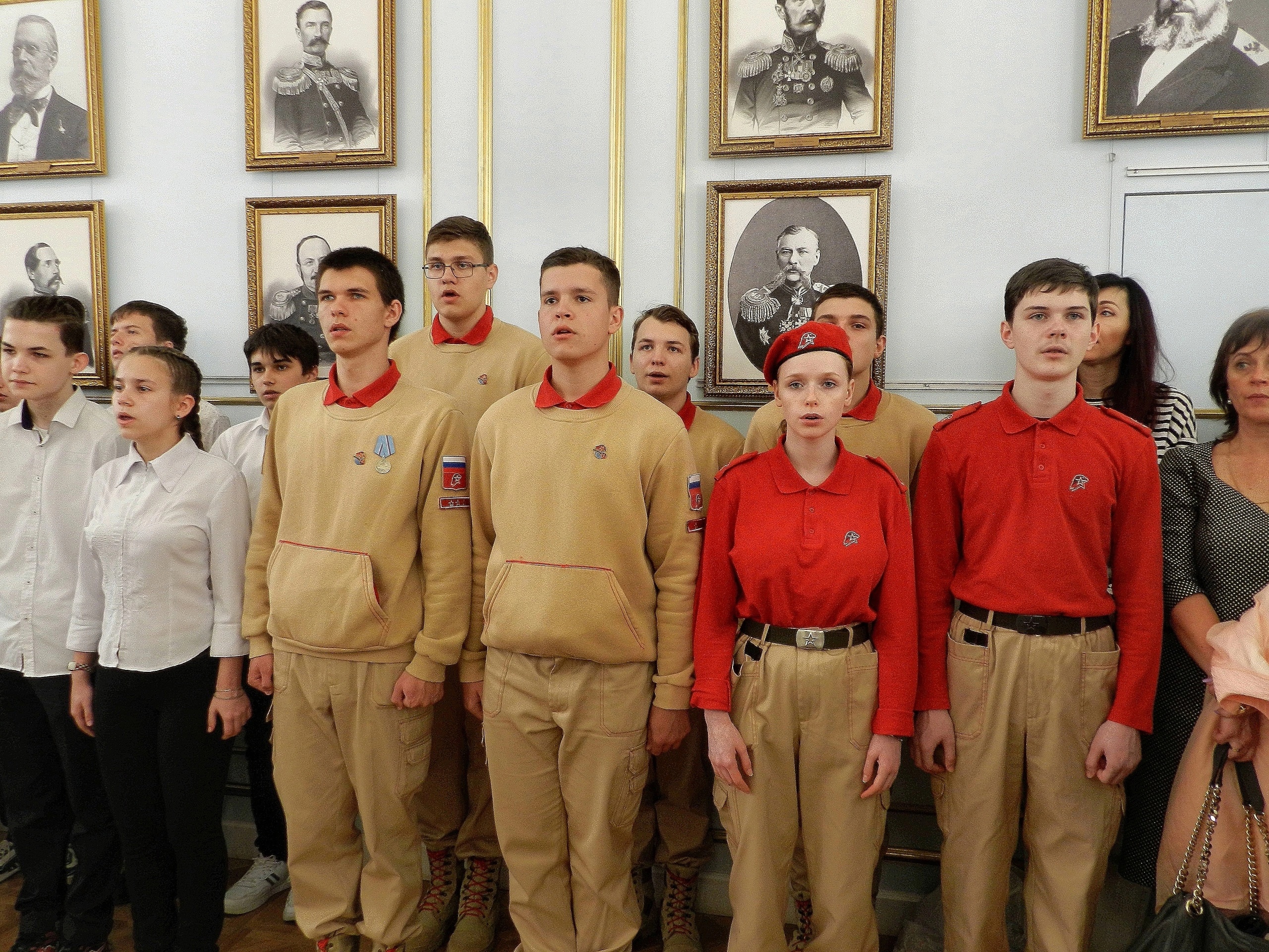 Торжественное посвящение севастопольских школьников в ряды движения 